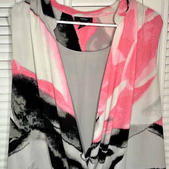 Pretty hi-lo sleeveless top size 2oW - Picture 11 of 16